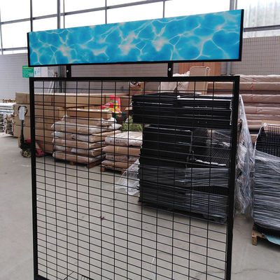 Vente au détail multifonctionnelle Mesh Wire Hanging Display Rack de supermarché avec des panneaux d'affichage de PVC