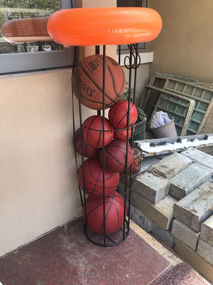 Plancher tenant le stockage de boule de sports de garage de H1020mm W270mm, support vertical de stockage de basket-ball