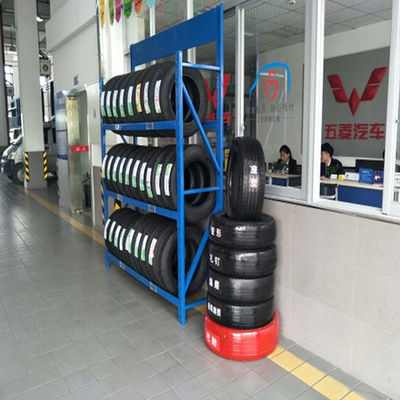 Les accessoires de voiture de TUV montrent le support