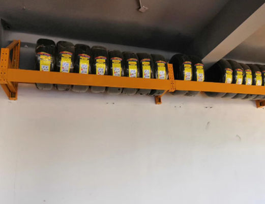 Le support fait sur commande de main gauche Logo Heavy Duty Tire Rack, pneu de tenture étirent le support d'affichage épaissi et en acier pour le magasin