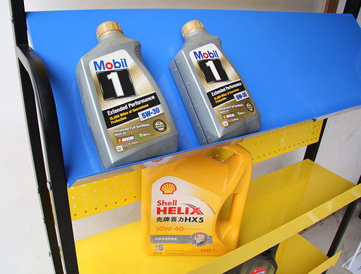 Étagères libres de la couleur 4 en métal jaune de rangée pour le magasin d'accessoires de voiture