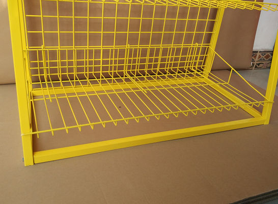 L'affichage jaune de supermarché en métal de couleur étire la position de plancher